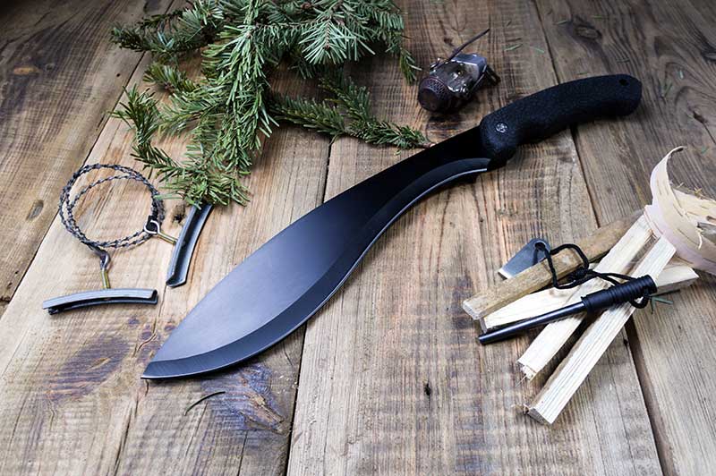 Machete mit Survival Werkzeug und Feueranzünder