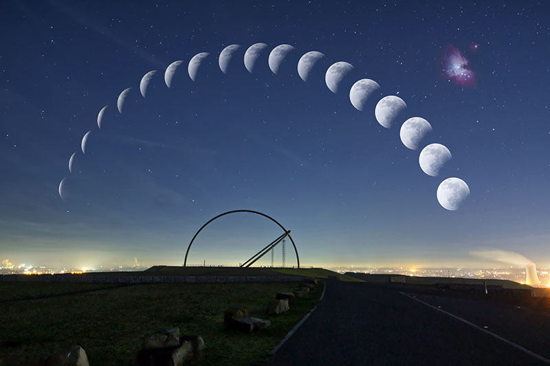 Observatorium mit Mond