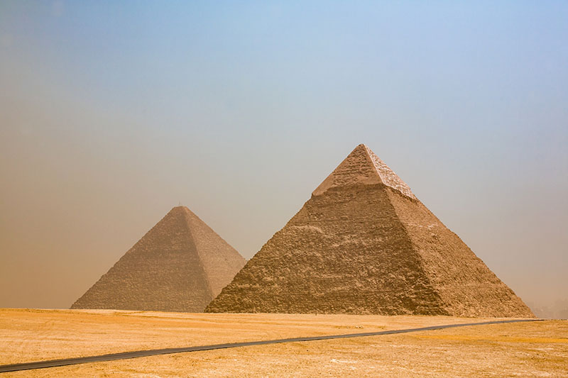 Pyramiden in der Wüste von Gizeh
